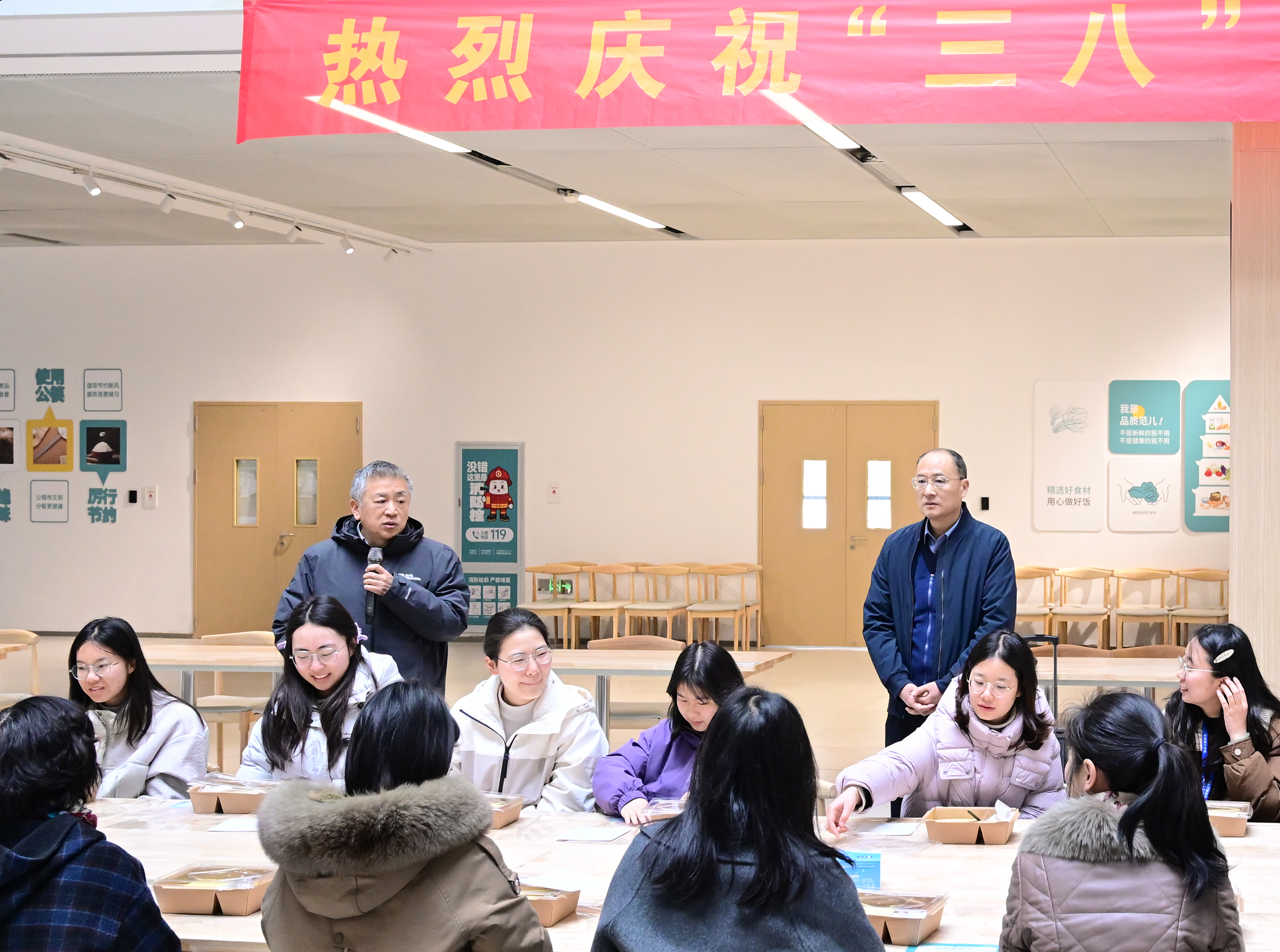 庆祝“三八”国际妇女节｜我校举...